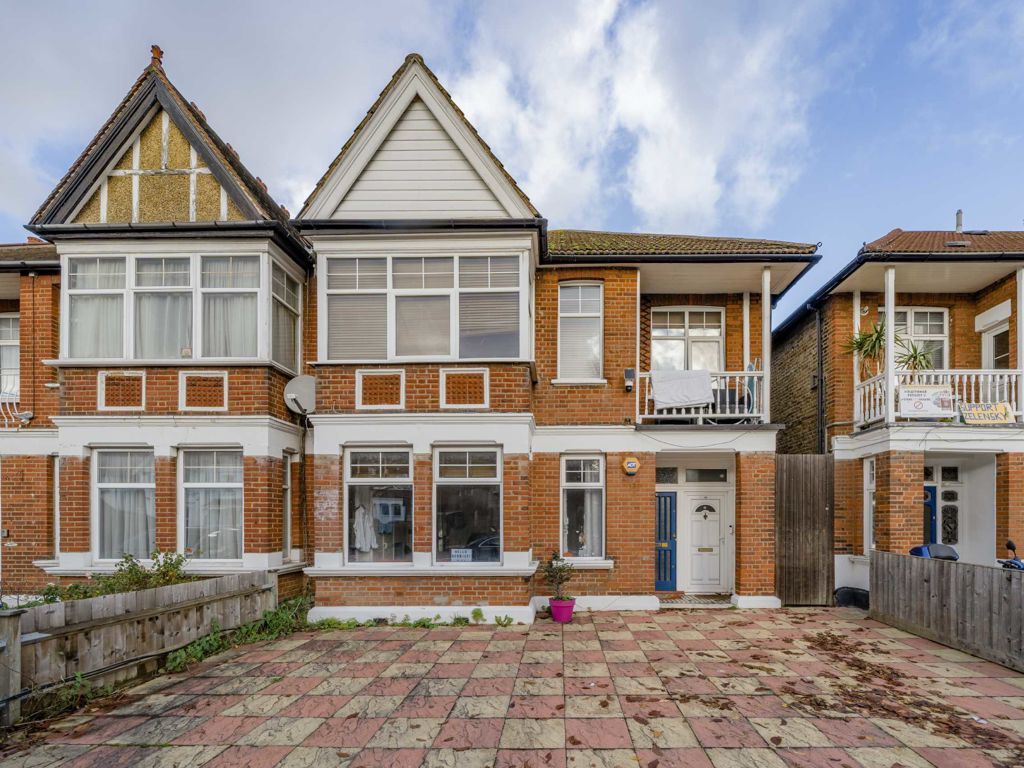 3 bed flat for sale in Lynton Road, London W3, £559,950 Zoopla
