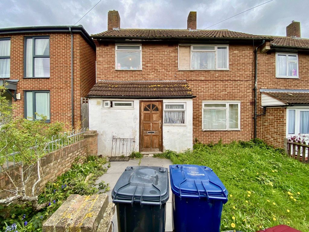 4 bed end terrace house for sale in Compton Crescent, Northolt, Greater