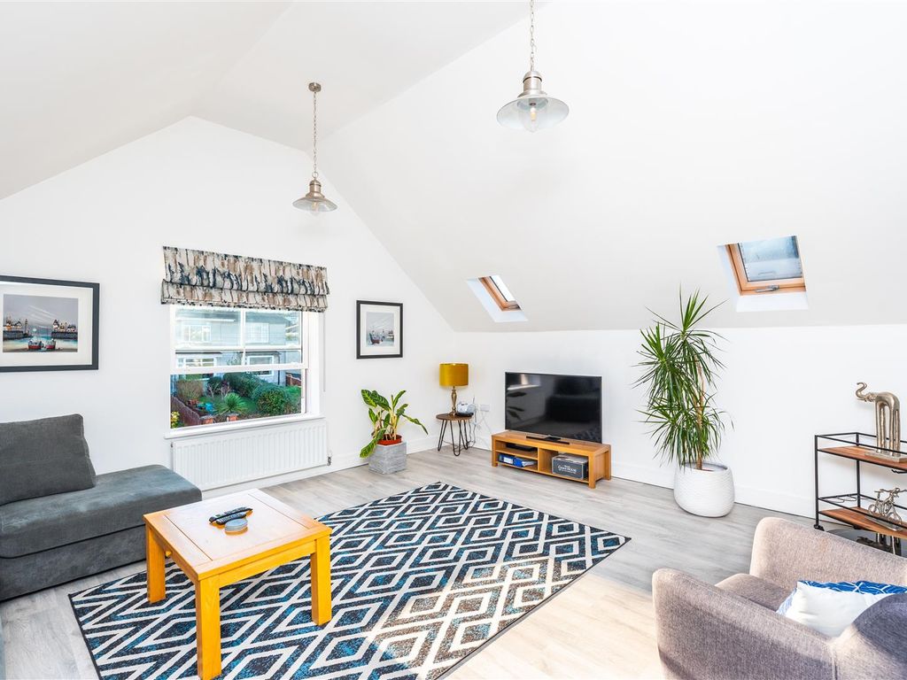 2 bed flat for sale in Overland Road, Mumbles, Swansea SA3, £297,500