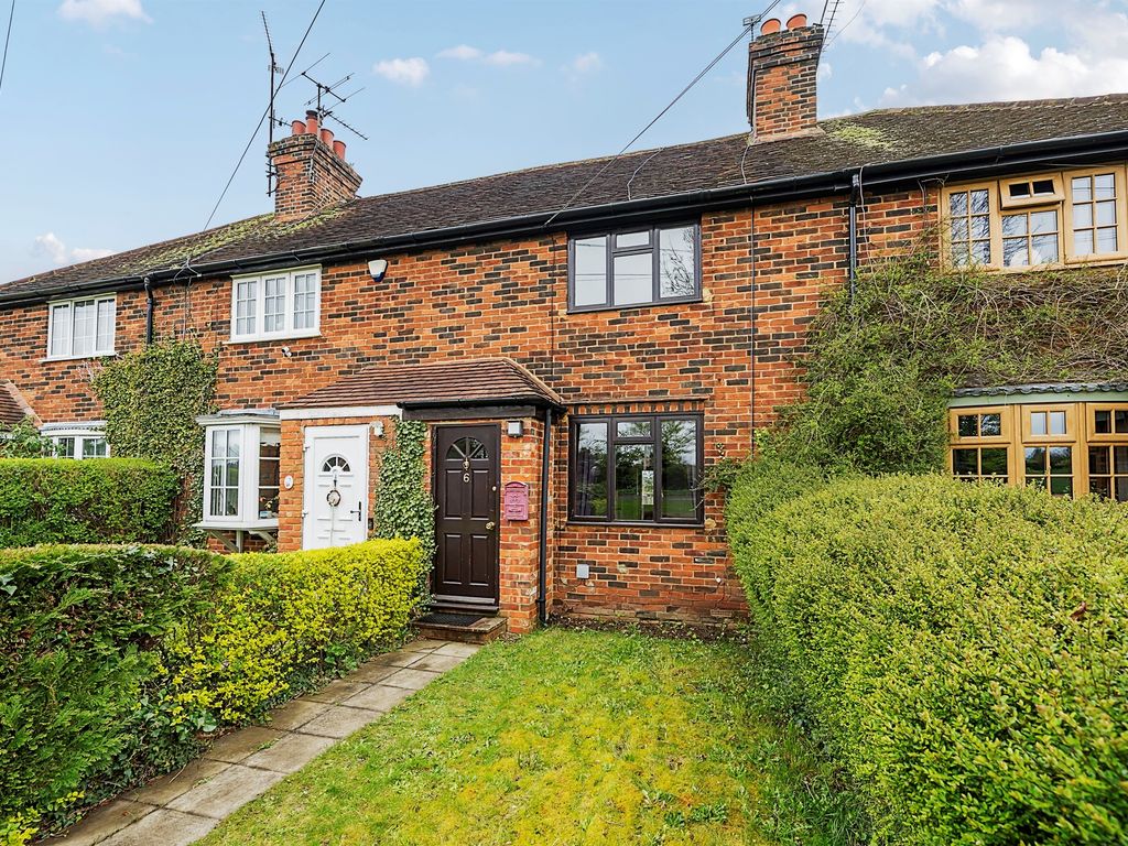 2 bed terraced house for sale in Maidenhead Road, Maidenhead SL6, £