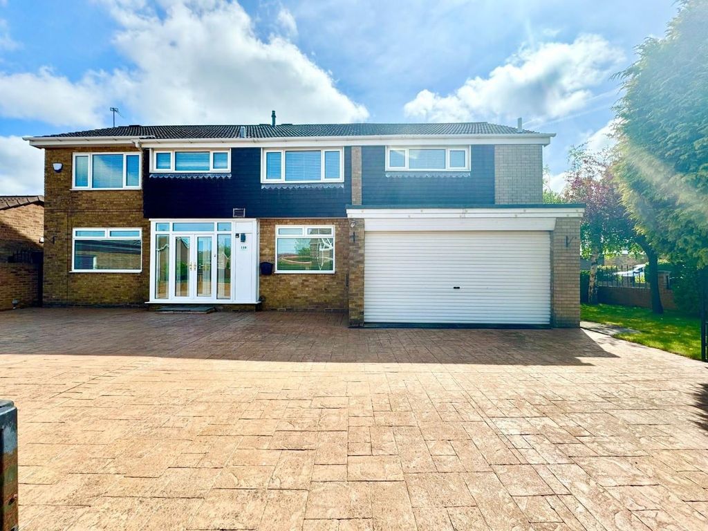 5 bed detached house for sale in Hall Drive, Middlesbrough TS5, £