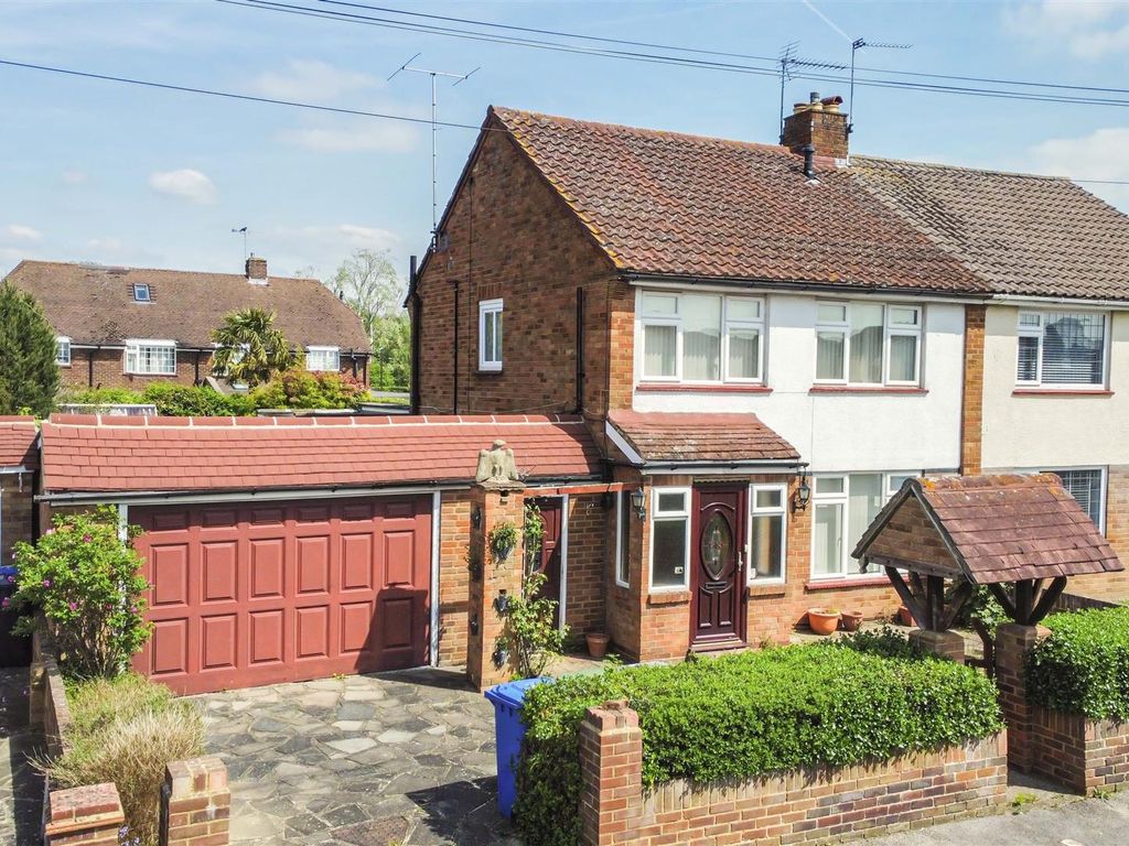 3 bed semidetached house for sale in Aston Mead, Windsor SL4 Zoopla