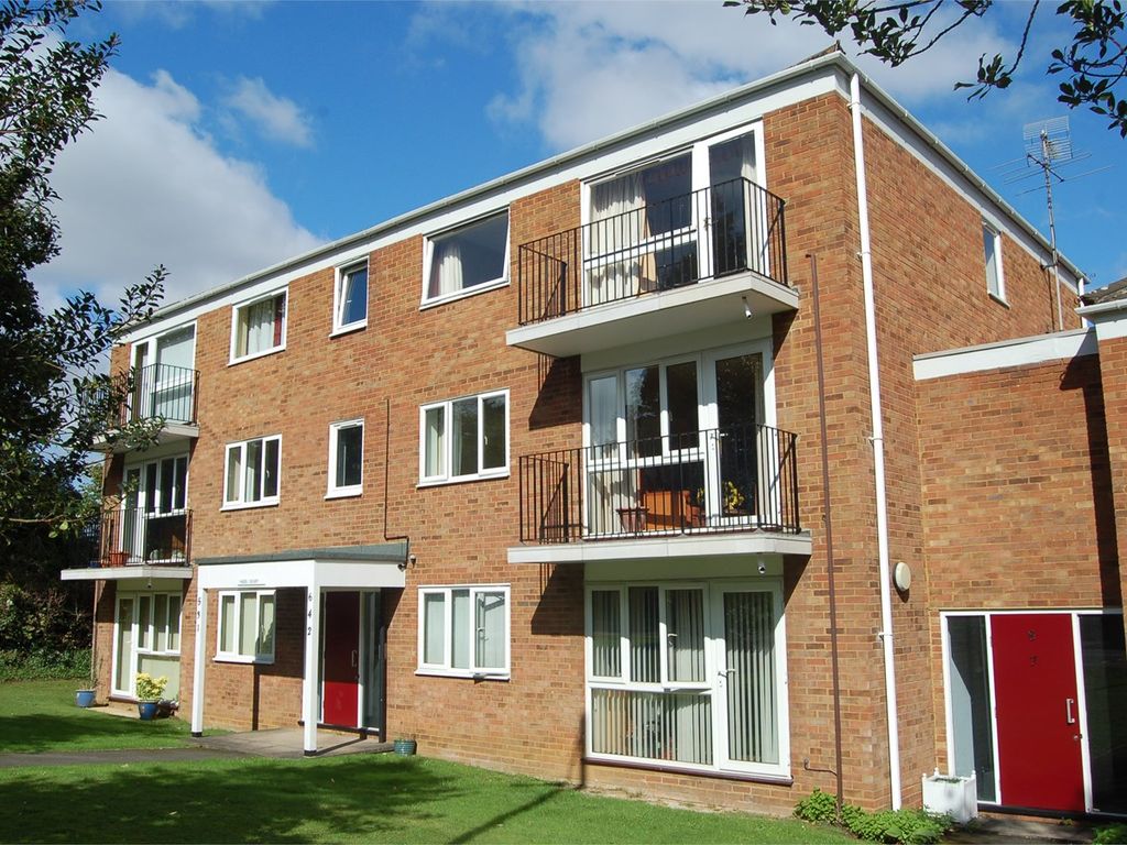 2 bed flat to rent in The Avenue, Hitchin SG4, £1,250 pcm Zoopla