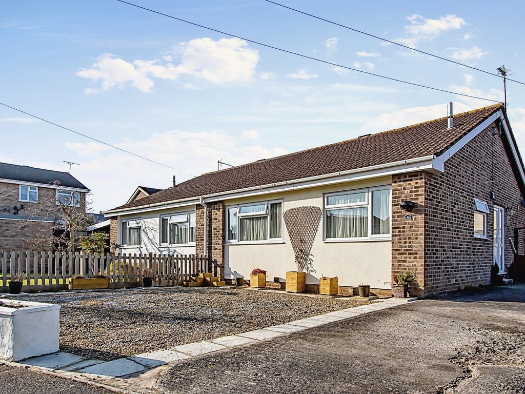 2 bed semidetached bungalow for sale in Meadow Close, Stalbridge