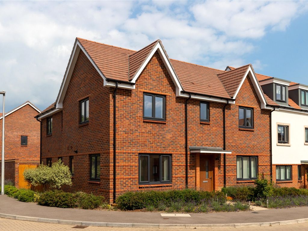 4 bed detached house to rent in Weaver Avenue, Arborfield Green ...