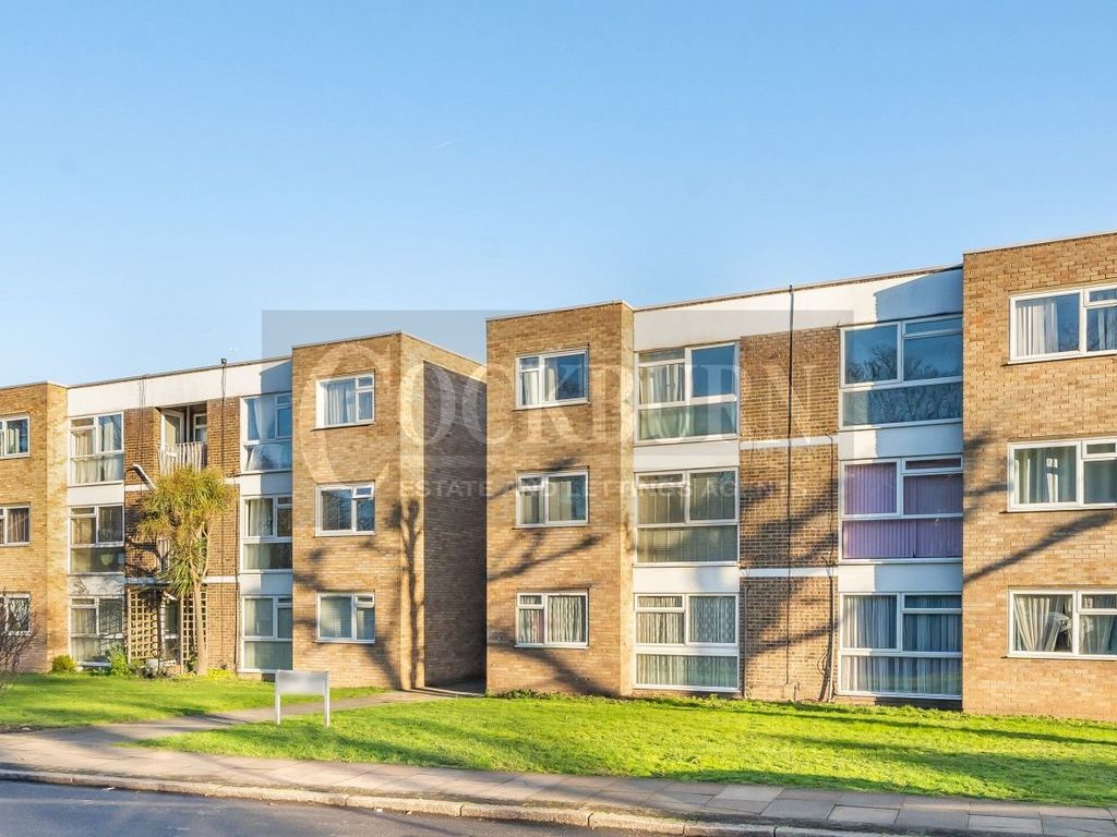 1 bed flat for sale in Russell Court, London Lane, Bromley BR1, £