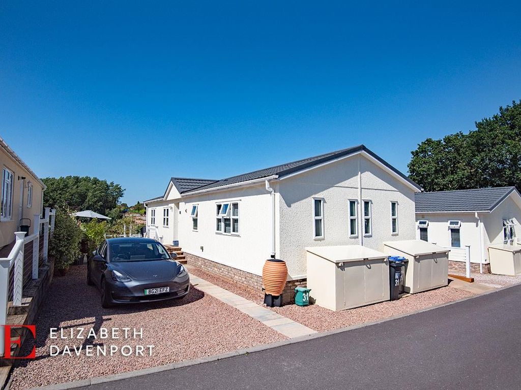 2 bed mobile/park home for sale in Red Lane, Burton Green, Kenilworth