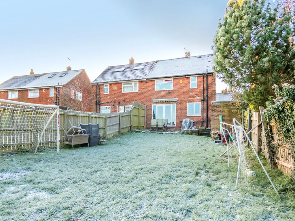 3 bed semidetached house for sale in St. Catherines Drive, Bramley