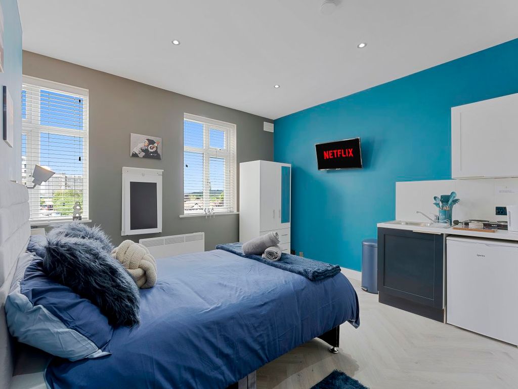 1 bed flat to rent in Twyford Abbey Road, London W5, £3,000 pcm Zoopla