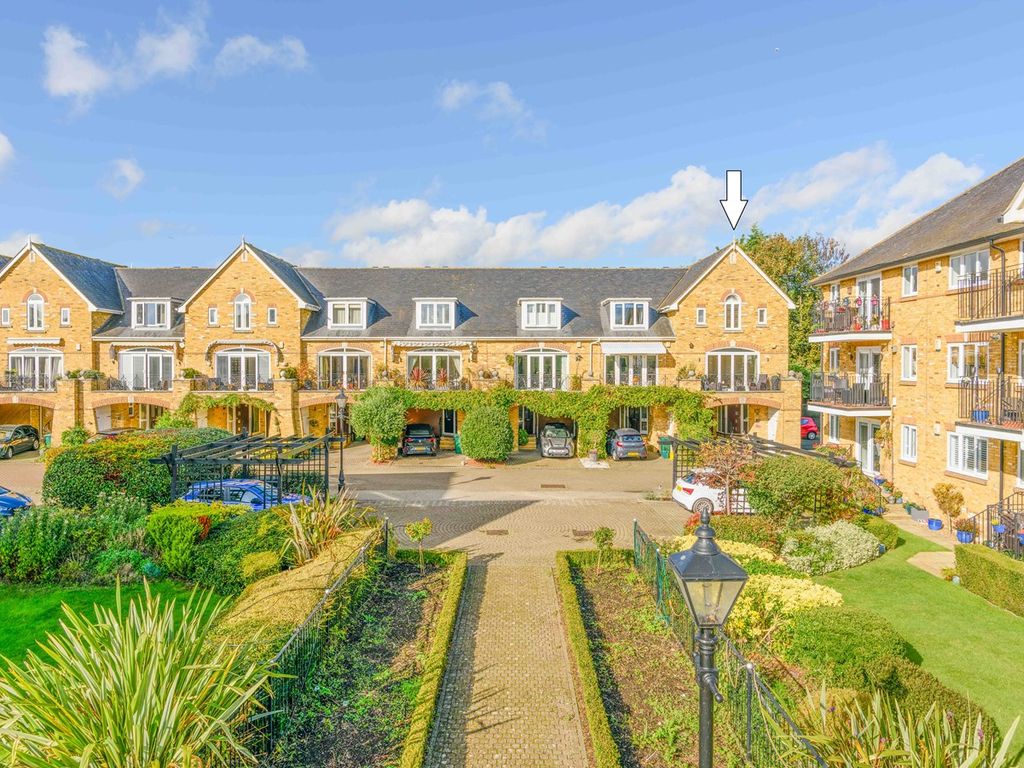 2 bed town house for sale in Swan Walk, Shepperton TW17, £899,950 Zoopla