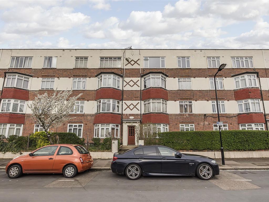 2 bed flat for sale in Brewster Road, London E10, £350,000 Zoopla