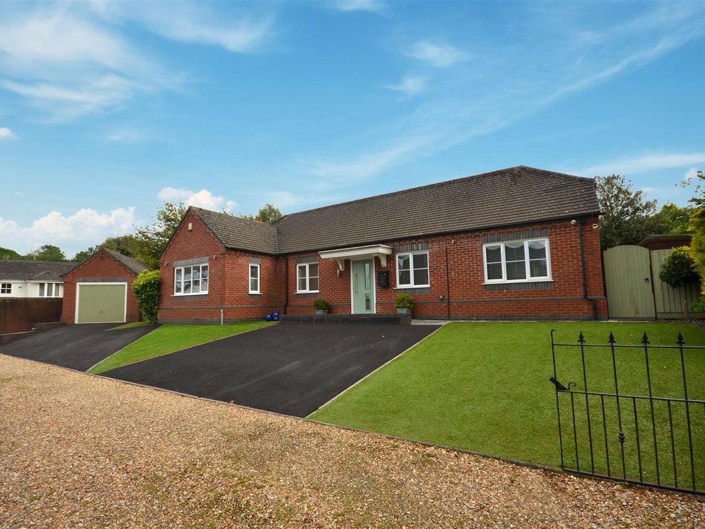 3 bed detached bungalow for sale in Seabridge Road, NewcastleUnder