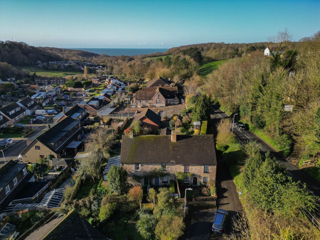 3 bed end terrace house for sale in Cheriton Court Road, Folkestone