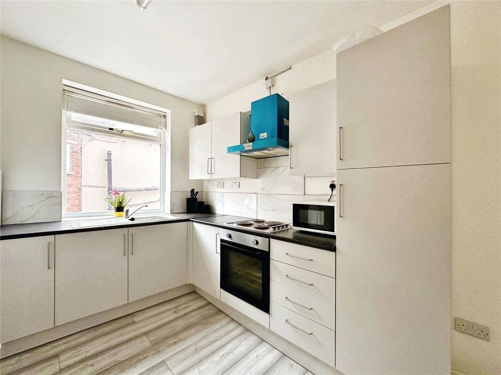 2 bed flat to rent in Castle Street, Hinckley, Leicestershire LE10, £795 pcm Zoopla