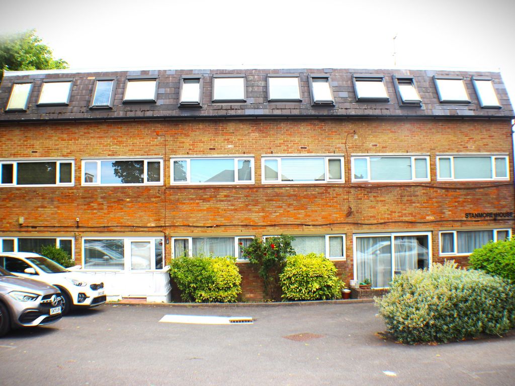 2 bed flat to rent in Burnt Ash Hill, London SE12, £1,600 pcm Zoopla