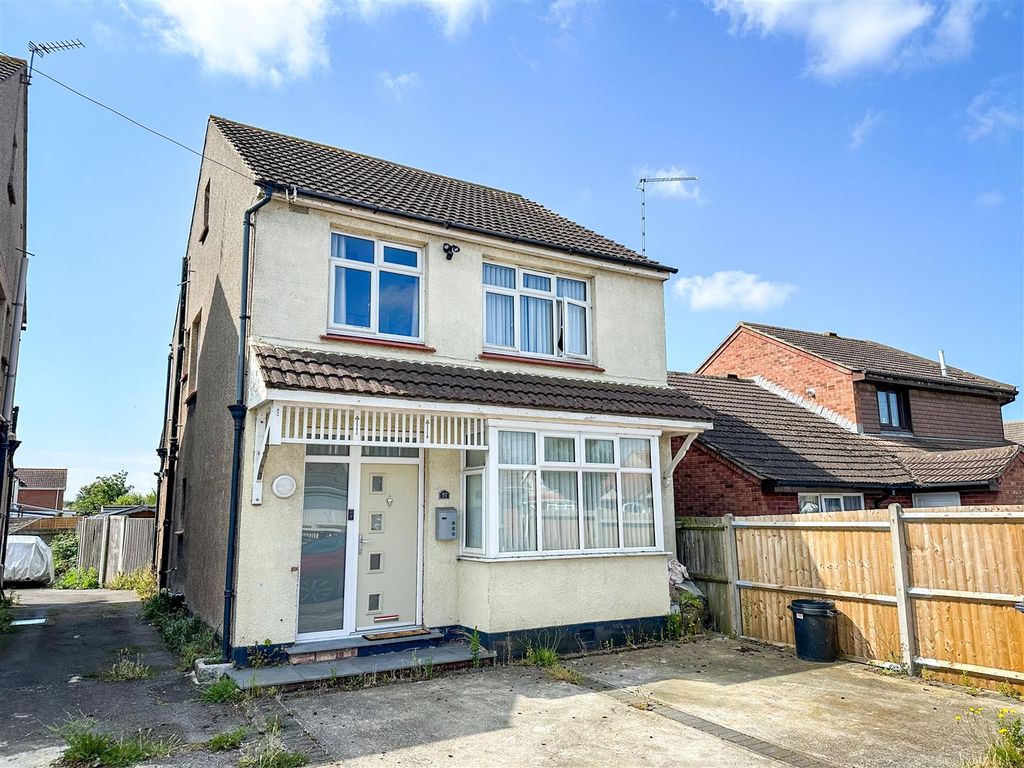 3 bed detached house for sale in Anchor Road, ClactonOnSea CO15, £
