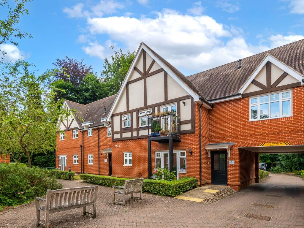 2 bed flat for sale in Wray Common Road, Warwick Place RH2 Zoopla