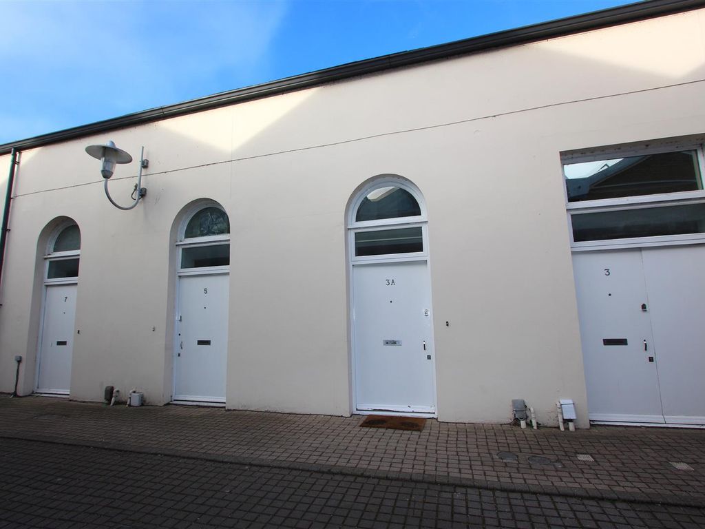 Studio to rent in Island Centre Way, Enfield EN3 Zoopla