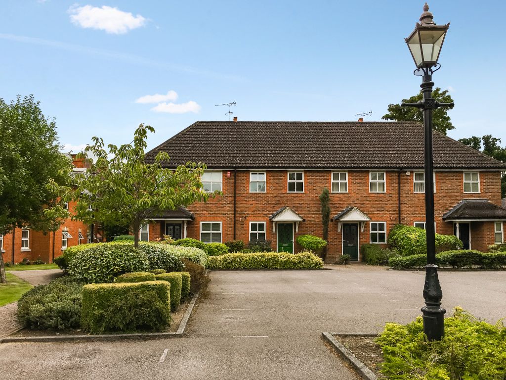 2 bed terraced house to rent in Victoria Mews, St. Judes Road