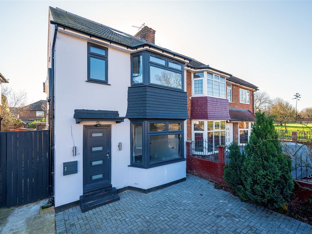 2 bed flat for sale in Upper Pennine Drive, Golders Green Estate NW2 Zoopla