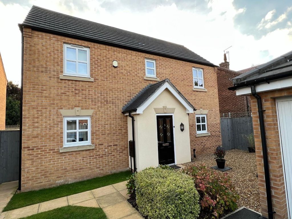 Egret Close Liverpool L19  