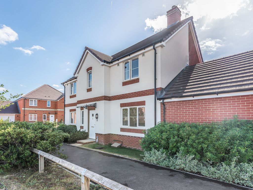 4 bed detached house for sale in Jupiter Close, Blunsdon, Wiltshire