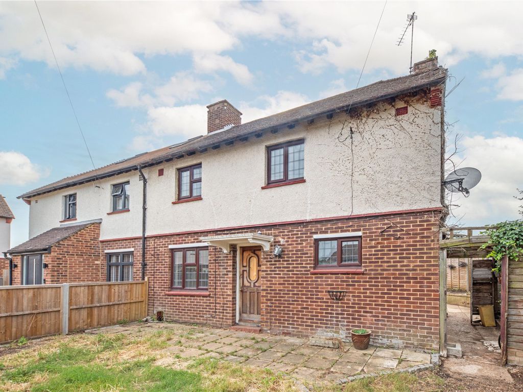 3 bed semidetached house for sale in Dovecote Close, Weybridge KT13, £