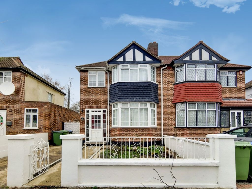 3 bed semidetached house for sale in Brookdene Road, London, Greater