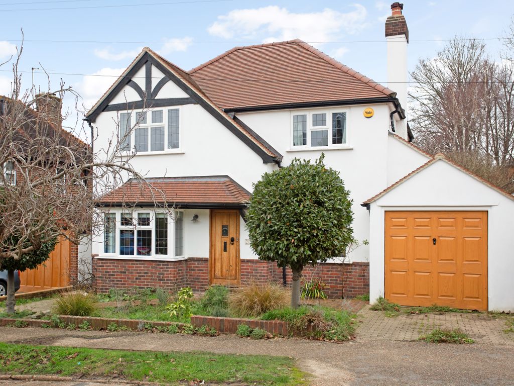 4 bed detached house for sale in Hessle Grove, Epsom KT17, £875,000