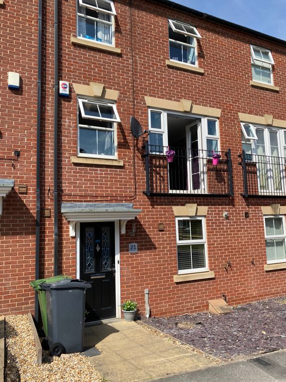 4 bed terraced house for sale in Meadow Side Road, East Ardsley