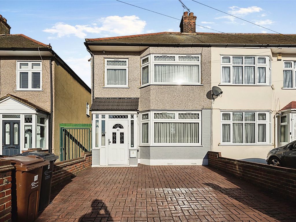 3 bed end terrace house for sale in Pemberton Gardens, Romford RM6 Zoopla