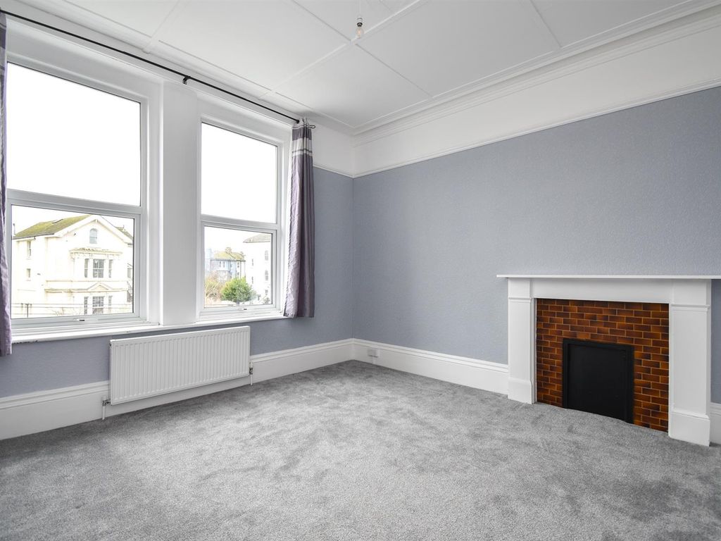 4 bed flat to rent in Pevensey Road, St. LeonardsOnSea TN38, £1,400