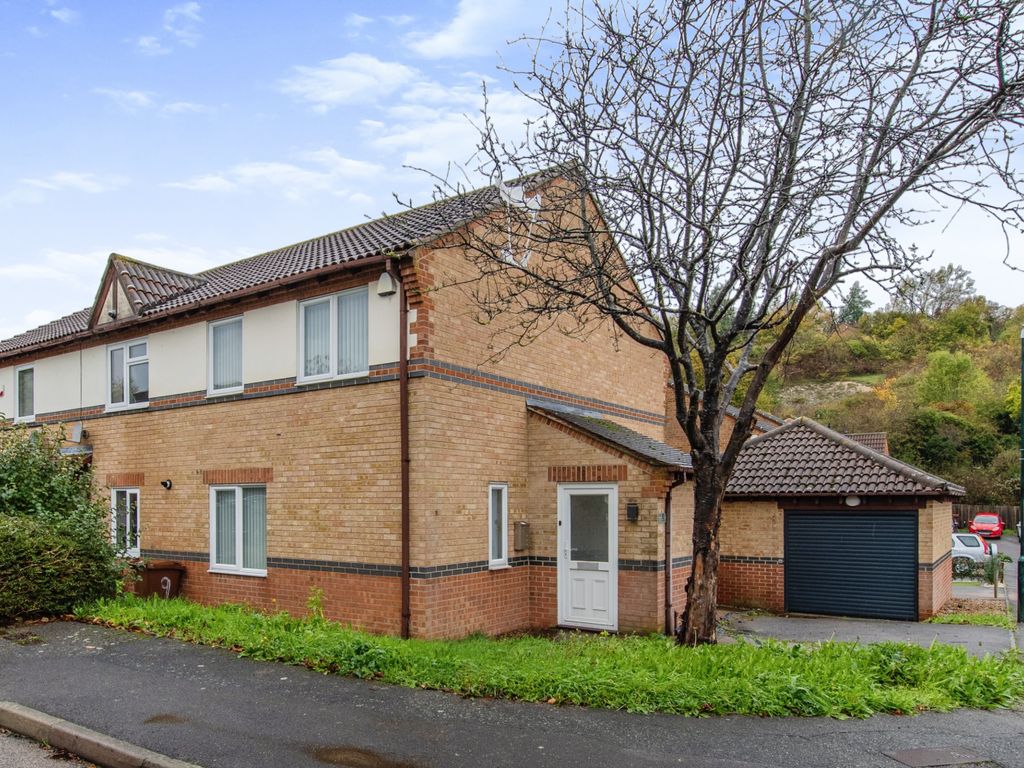3 bed end terrace house for sale in Redwing Road, Chatham ME5 Zoopla