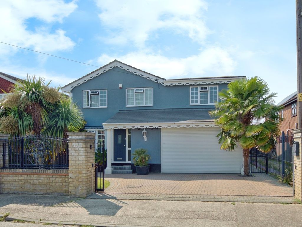 5 bed detached house for sale in Church Parade, Canvey Island SS8, £
