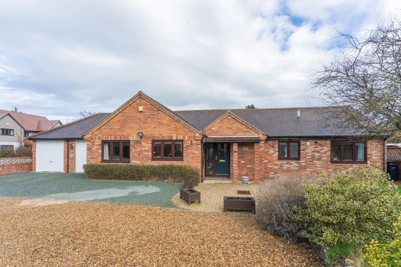 4 bed bungalow for sale in High Street, Sutton Courtenay, Abingdon OX14