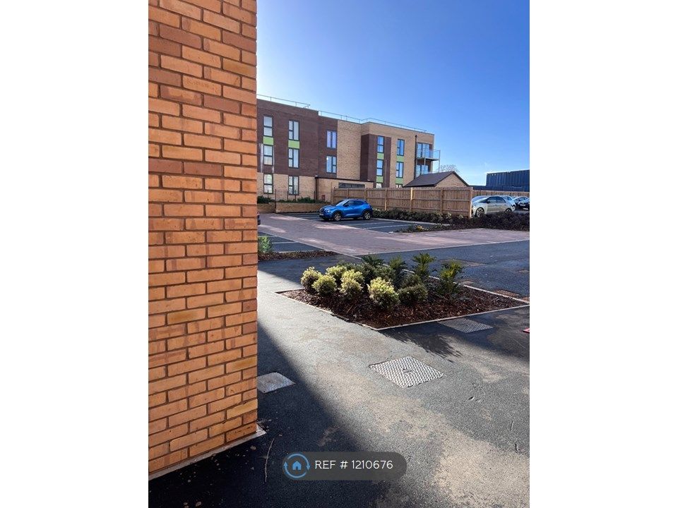 Room to rent in Flatts Close, Stoke Gifford, Bristol BS34, £750 pcm