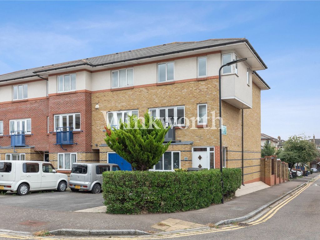 5 bed end terrace house for sale in Myddleton Avenue, London N4, £