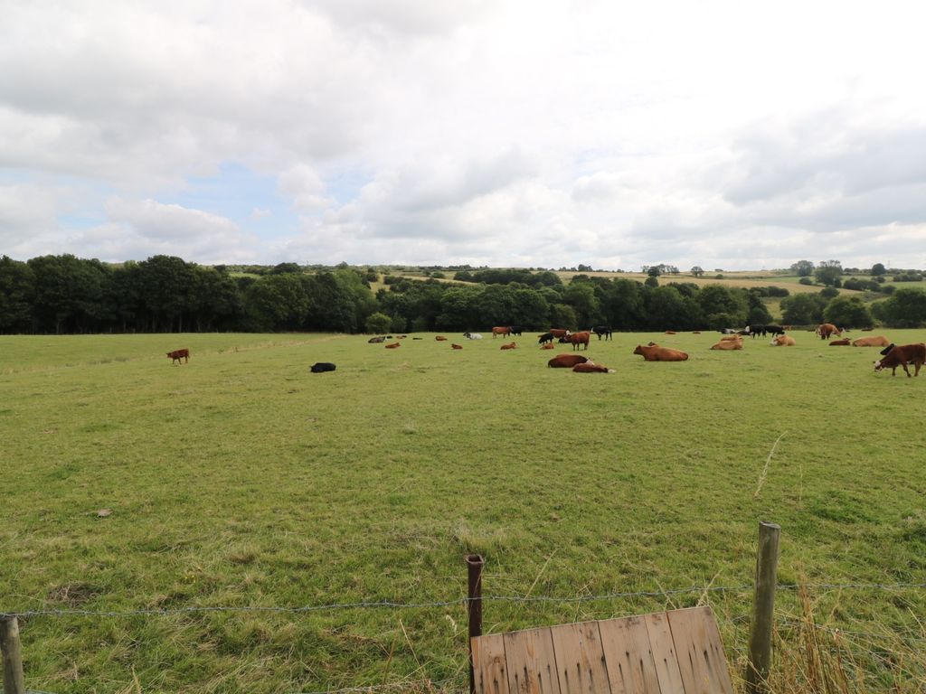 2 bed end terrace house for sale in Birkenshaw Lane, Birkenshaw