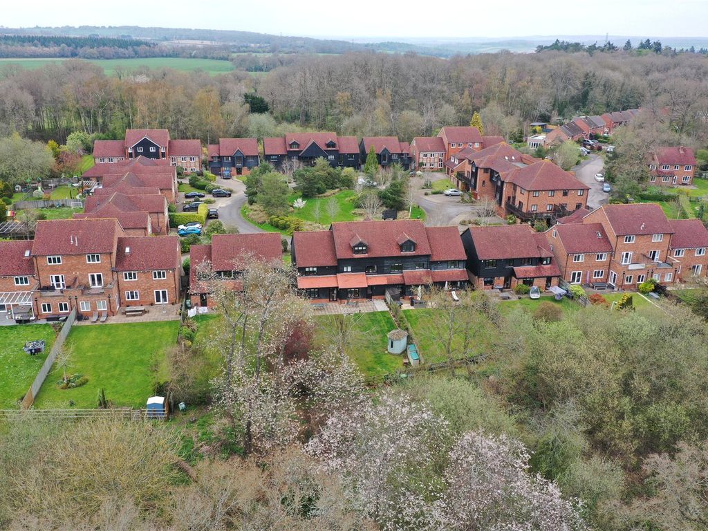 5 bed semidetached house for sale in Old Stocks Court, Upper Basildon