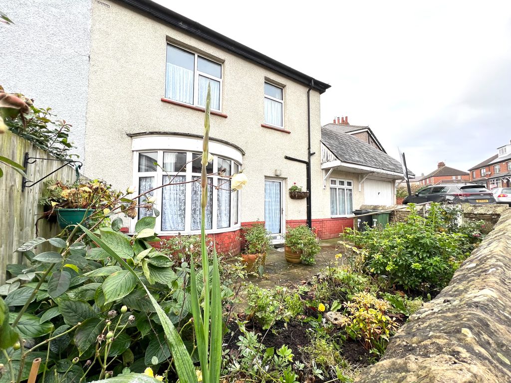 3 bed semidetached house for sale in Fontenay Road, Richmond DL10 Zoopla