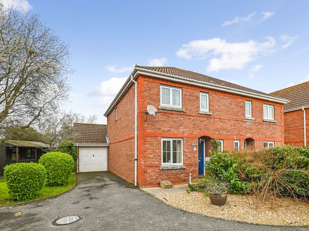 3 bed semidetached house for sale in Pipers Mead, Birdham, Chichester