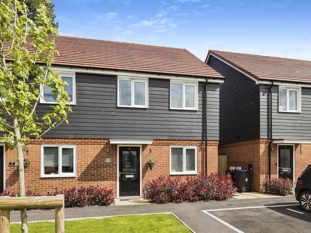 2 bed semidetached house for sale in Heron Close, Sayers Common