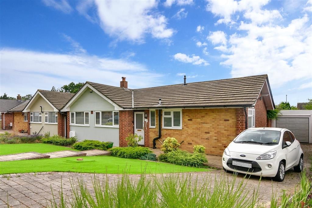 3 bed detached bungalow for sale in Woodmere Avenue, Shirley, Croydon