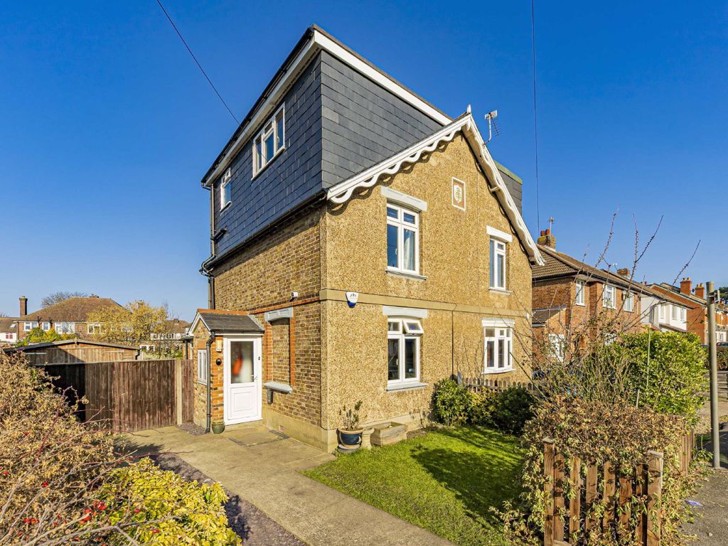 3 bed semidetached house for sale in Elm Road, Chessington KT9 Zoopla
