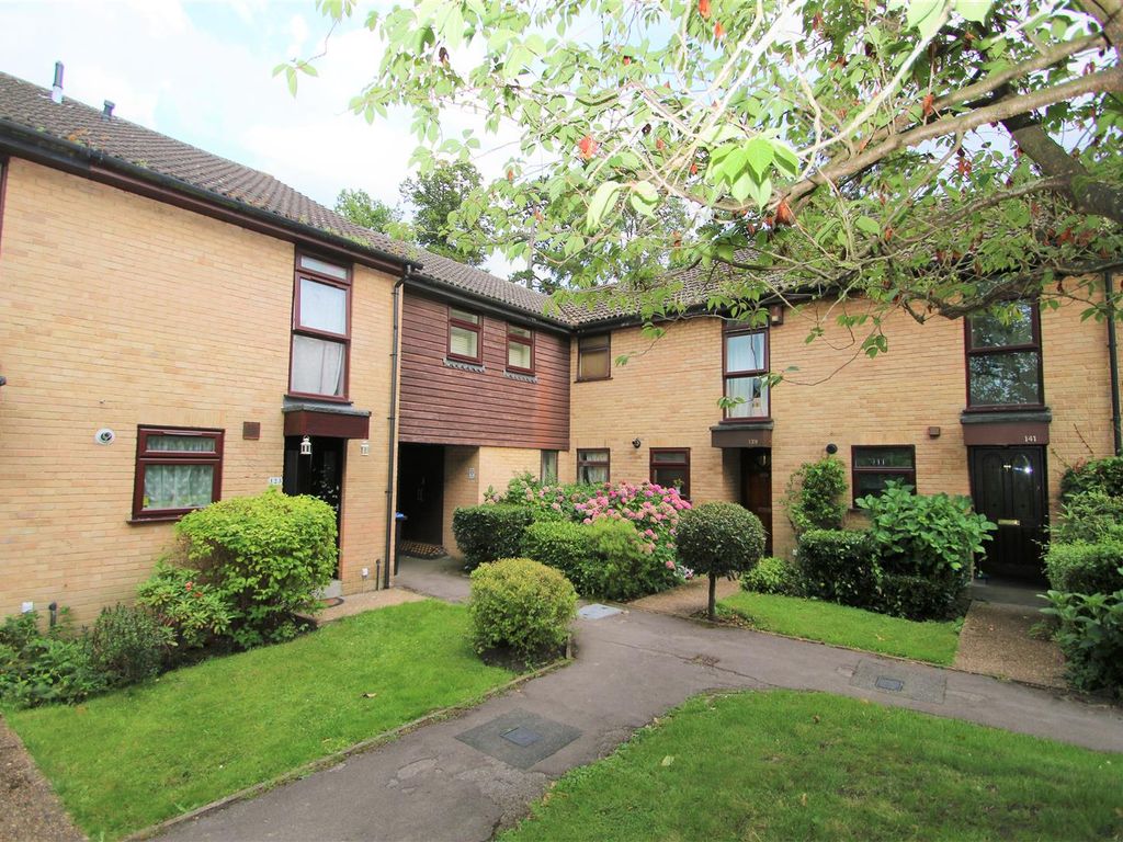 1 bed flat for sale in Inkerman Road, Knaphill, Woking GU21, £100,000