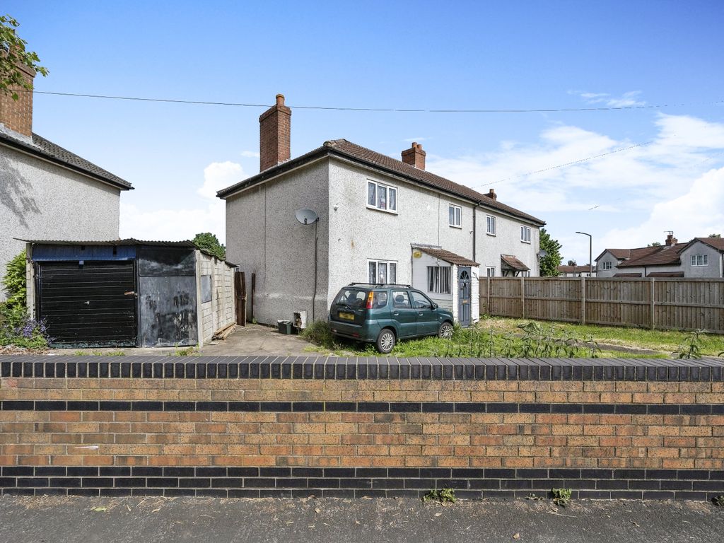 4 bed semidetached house for sale in Junction Road, Stainforth
