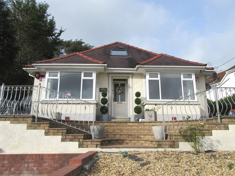4 bed detached bungalow to rent in Ferry Road, Kidwelly