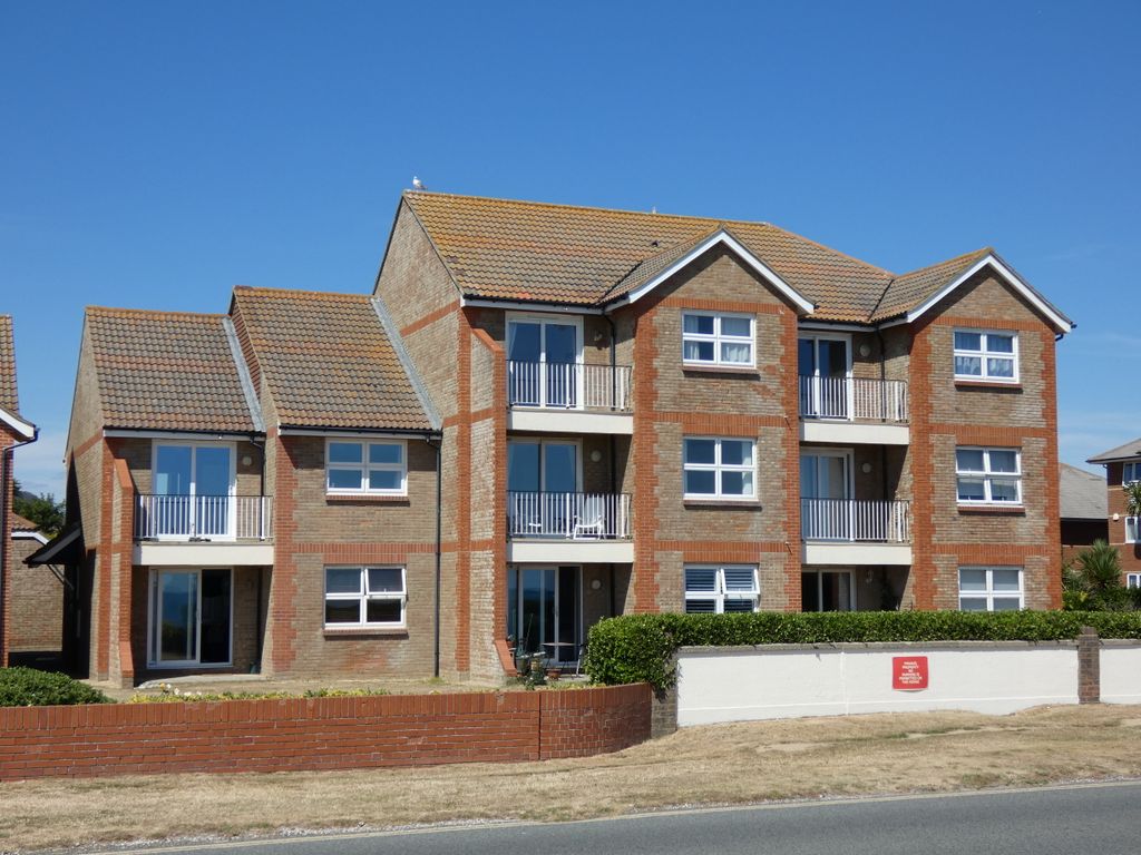 2 bed flat for sale in The Gilberts, Harsfold Road, Rustington BN16