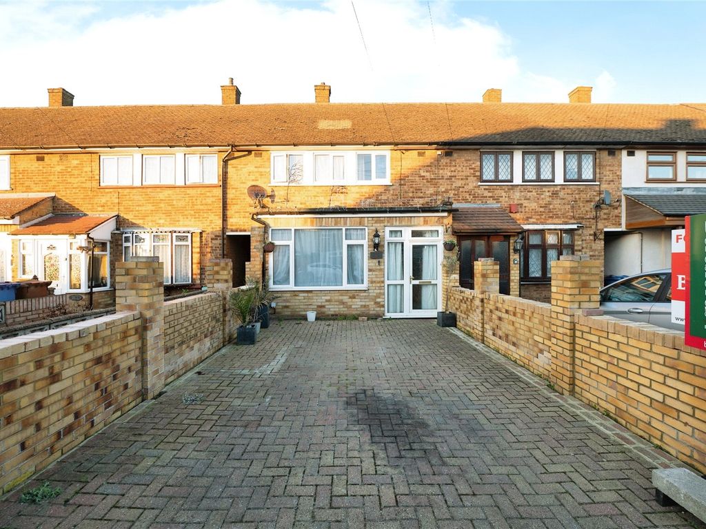3 bed terraced house for sale in Daiglen Drive, South Ockendon, Essex