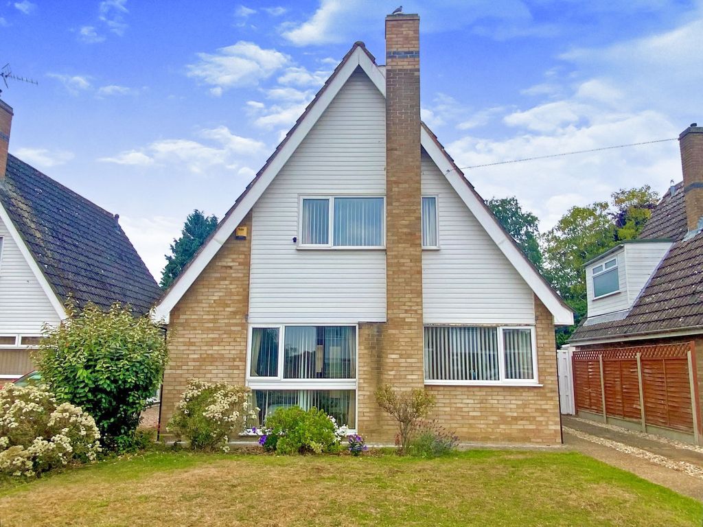 3 bed detached house for sale in Montague Road, Rugby CV22, £350,000